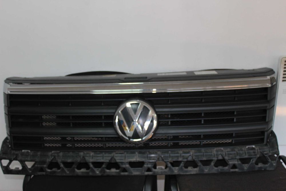 решітка радіатора бампера переднього VW Crafter / Man TGE