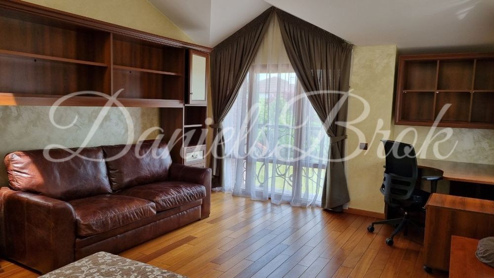 Конча Заспа Козин будинок на березі Дніпра