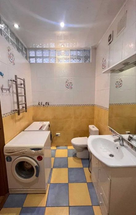 Продам 2к Героев Крут Сталинка Центр Нагорка