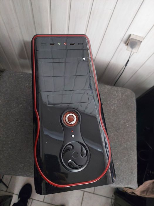 Komputer stacjonarny Windows 10 Ładna obudowa. Sprawny.