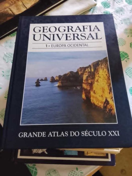 Enciclopédia Ilustrada "Geografia Universal - Grande Atlas do Século XXI