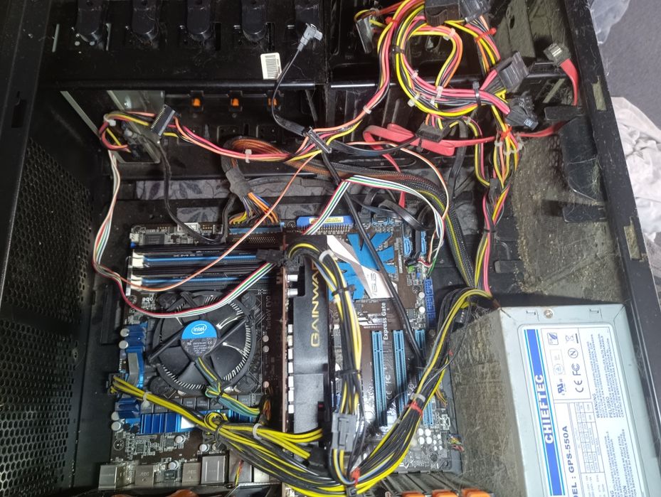 Komputer i3 gainward gts450 1gb zasilacz 550w