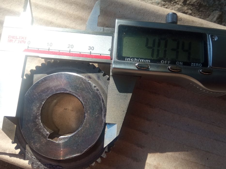 Ведуча шестерня привода редуктора дискової пили 54 зуба.