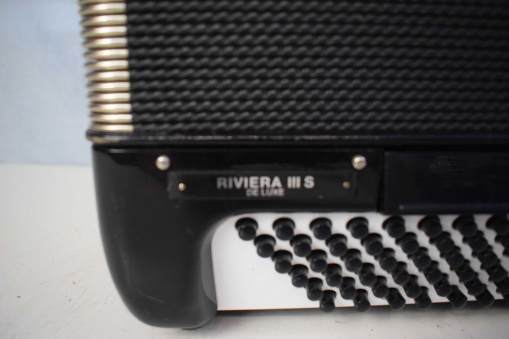 Acordeao Hohner III S. N 217