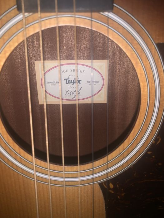 taylor guitar whit hard case