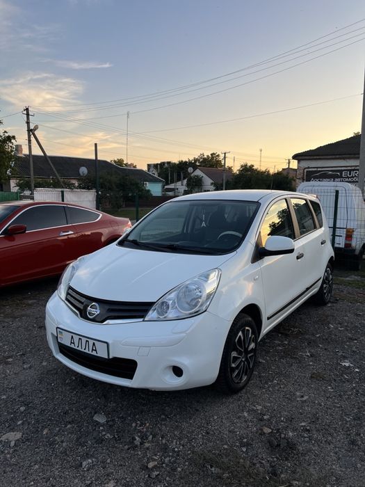 Nissan NOTE 2011 в екплуатаціі 03.2012 року. Без ДТП стан нової машини.