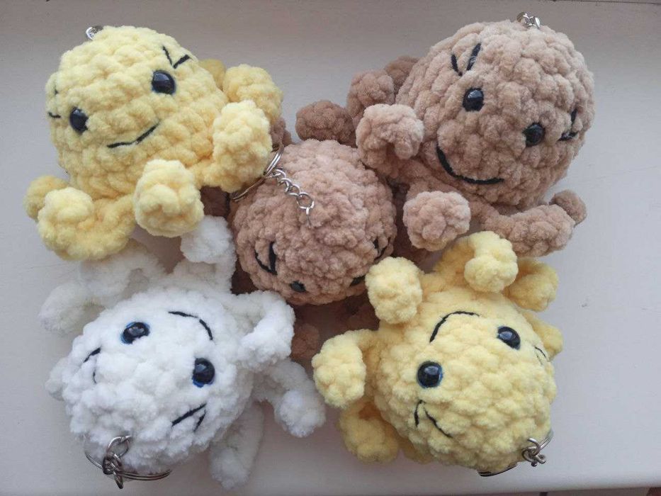 Брелок з плюшевої пряжі восьминіжка