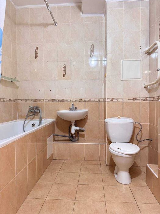 Повноцінна 2-кімнатна під ремонт, пр. Бажана 10 -м. Осокорки і Позняки