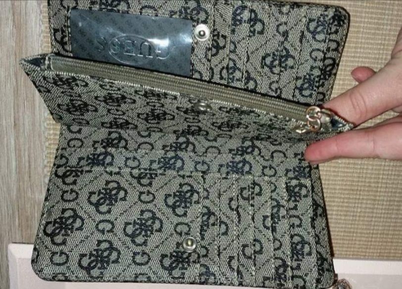 Nietuzinkowy portfel GUESS nowy