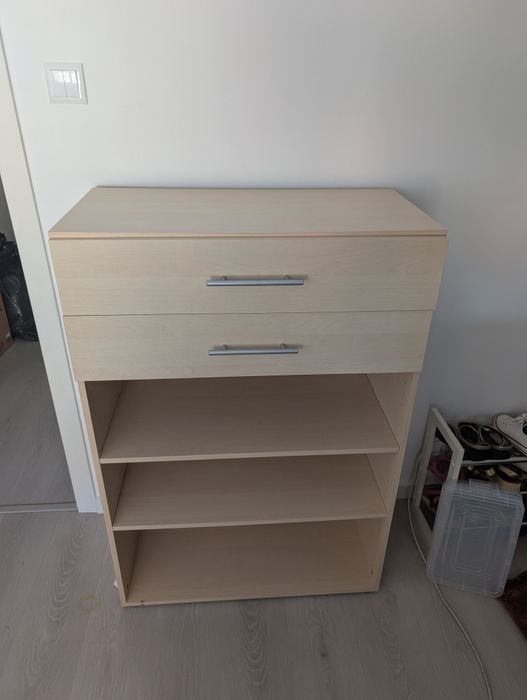 Estante de madeira com prateleiras e 2 gavetas