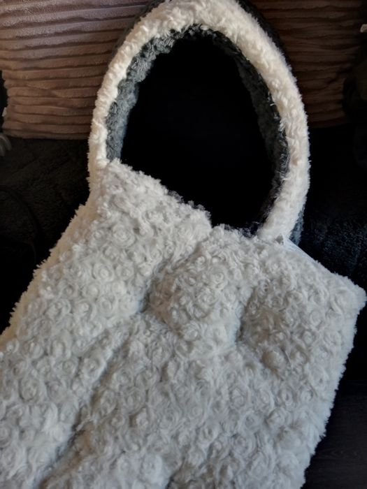 Pluszowe legowisko dla kota i psa