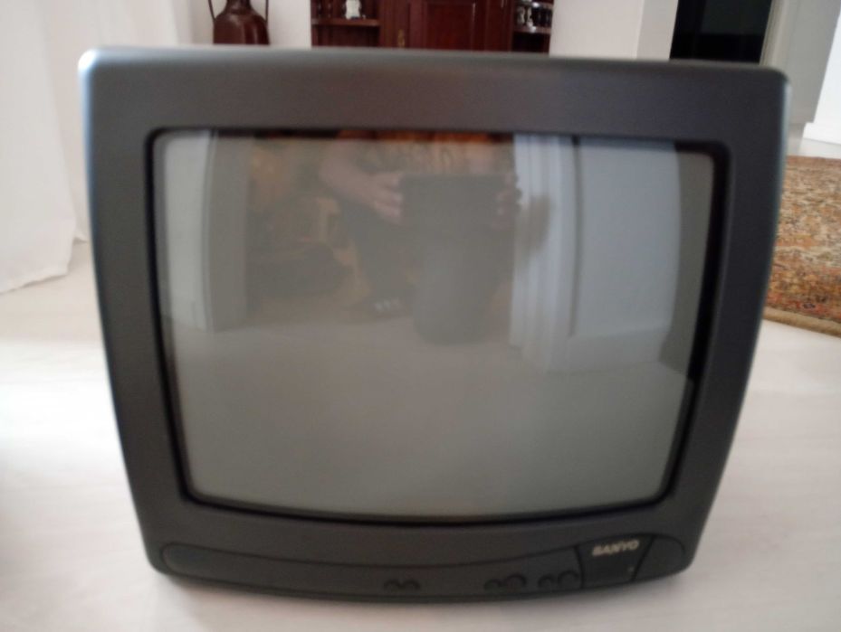 Televisor a cores CRT de 14 polegadas