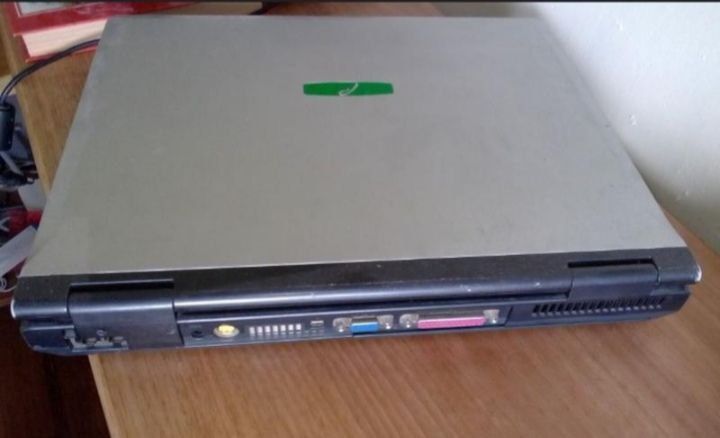 Ноутбук roverbook (windows 7) + нова батарея + зарядне
Дуже якісний гу