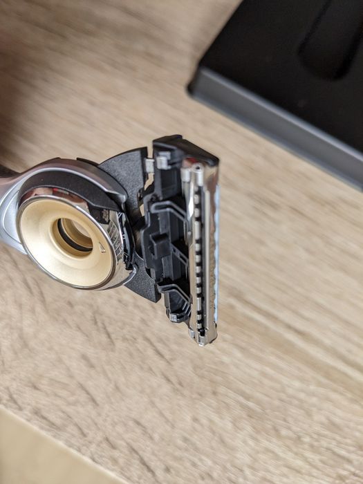 GilletteLabs Heated Razor (Japan)