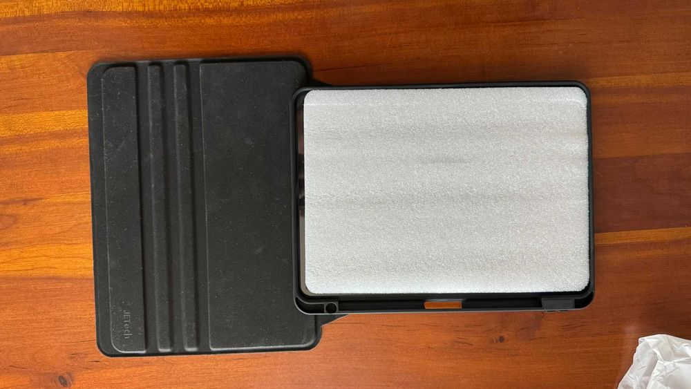 Capa para iPad Air 11'' nunca usada