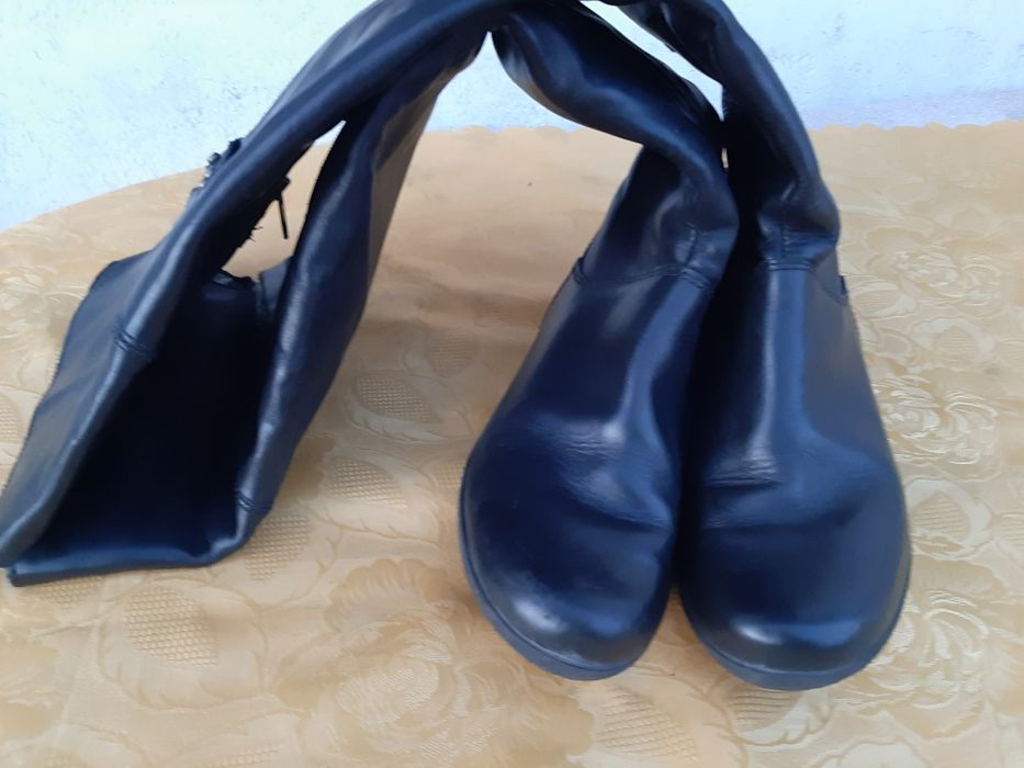 buty czarne, damskie, skórzane, bardzo długie cholewki