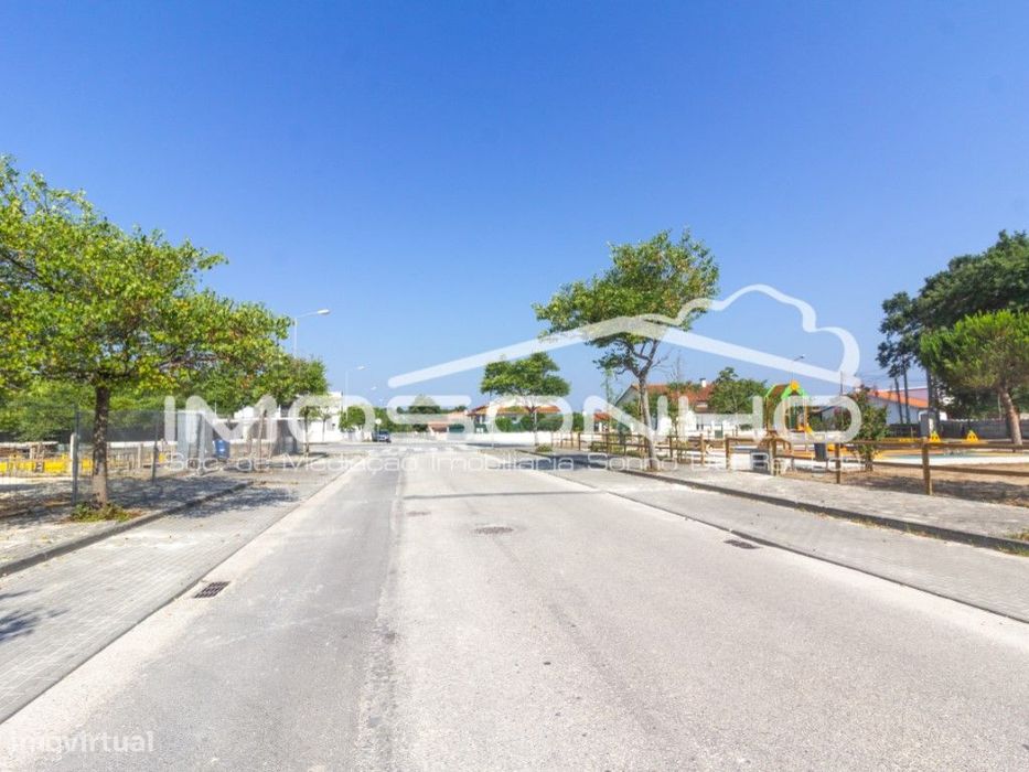 Lote de terreno para moradia isolada, com bons acessos para Leiria ... — Marinha Grande, Leiria