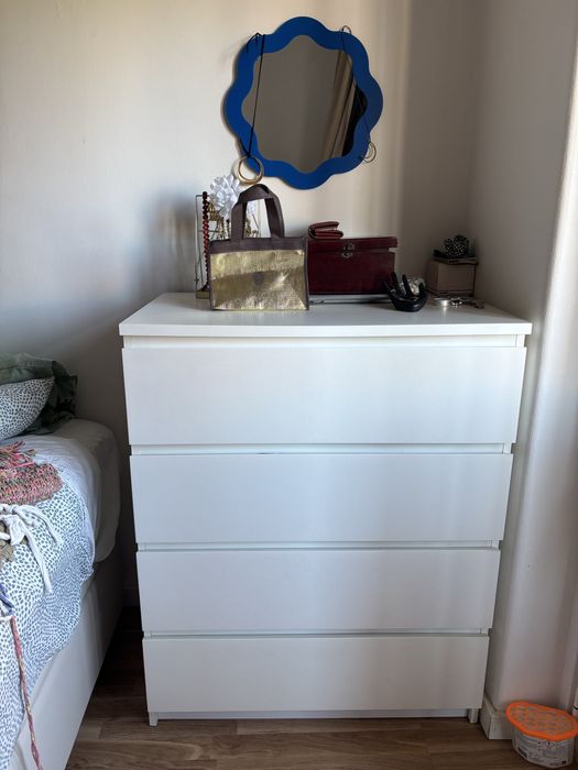 Cómoda IKEA branca