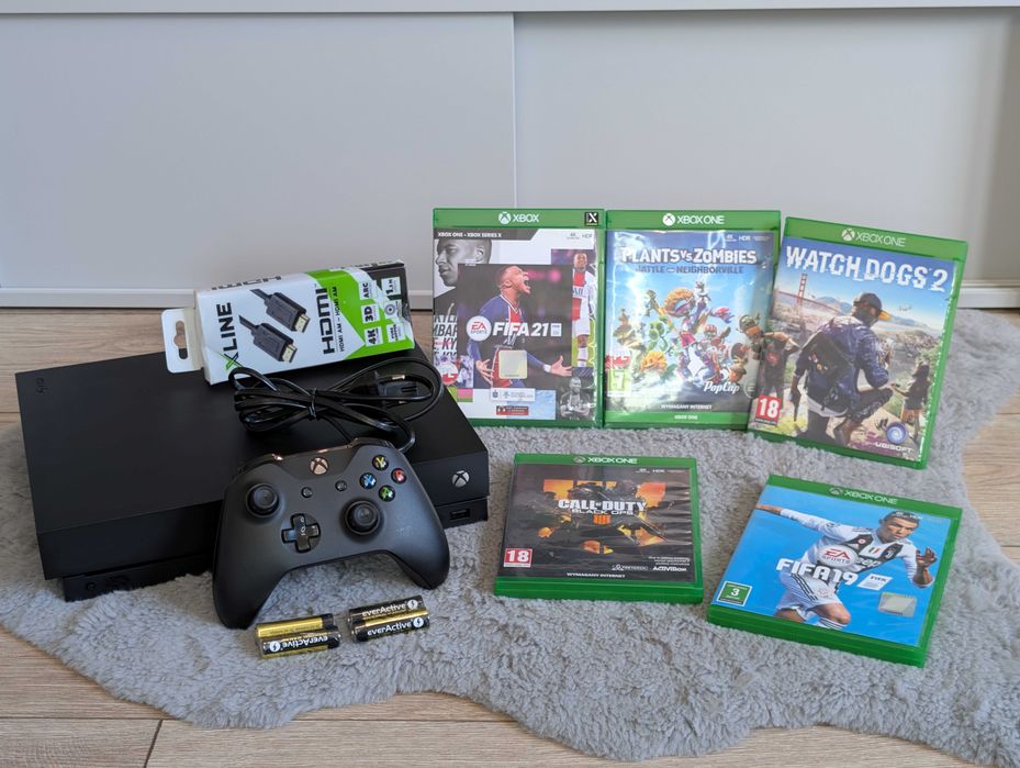 XBOX One X 1TB Super Stan + Pad + 5 Gier + Kable i baterie