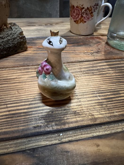 Змія Царівна", виготовлена на Коростенському фарфоровому заводі.