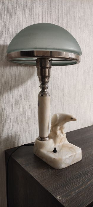 Продам настільну лампу