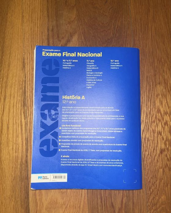 Livro de preparação para o exame nacional de História A com exames resolvidos