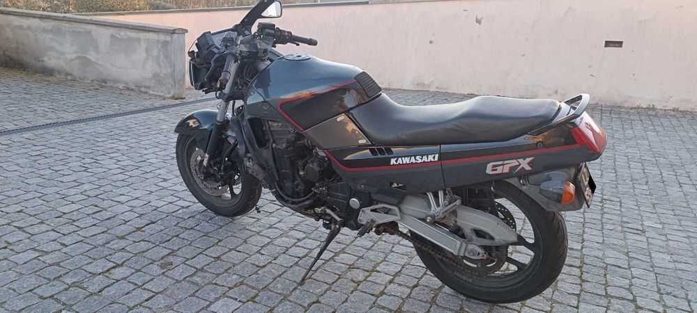 Kawasaki GPX 750R - 87