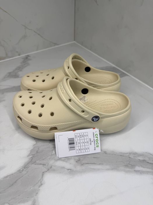 женские крокс Crocs Classic Platform Clog /жіночі крокси на платформі  37/39/38/бежеві
