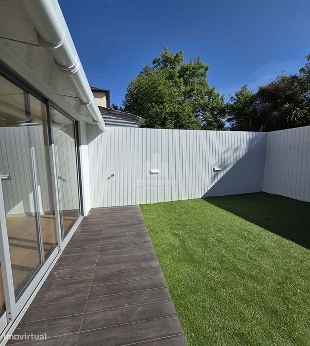 Moradia Térrea T1+1 com Deck e Jardim, perto da Avenida da República e