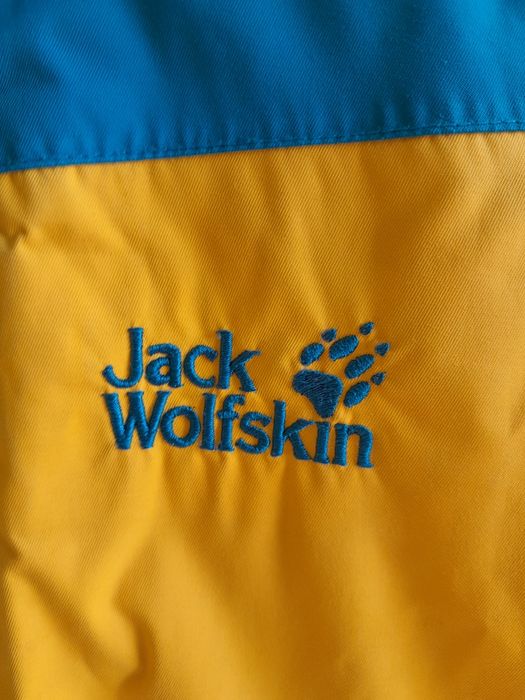 Осіння куртка на хлопця Jack Wolfskin.