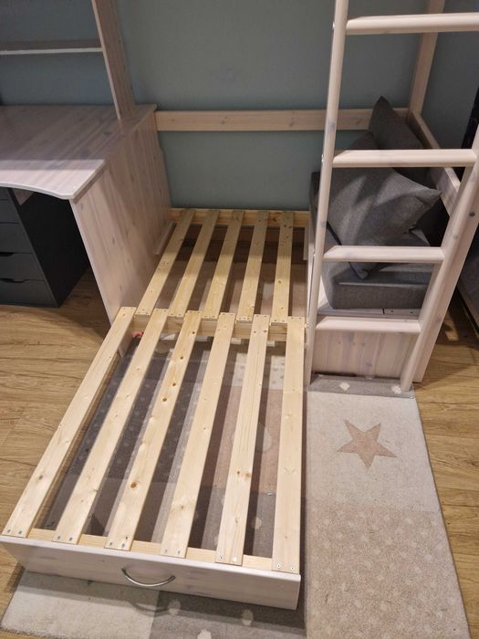 Łóżko piętrowe drewniane z biurkiem