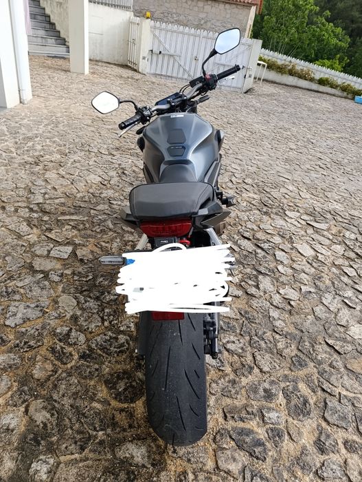 Mota CB650R 2023
