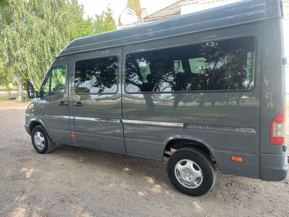 Мерседес Спрінтер середня база 2,7 рік 2004