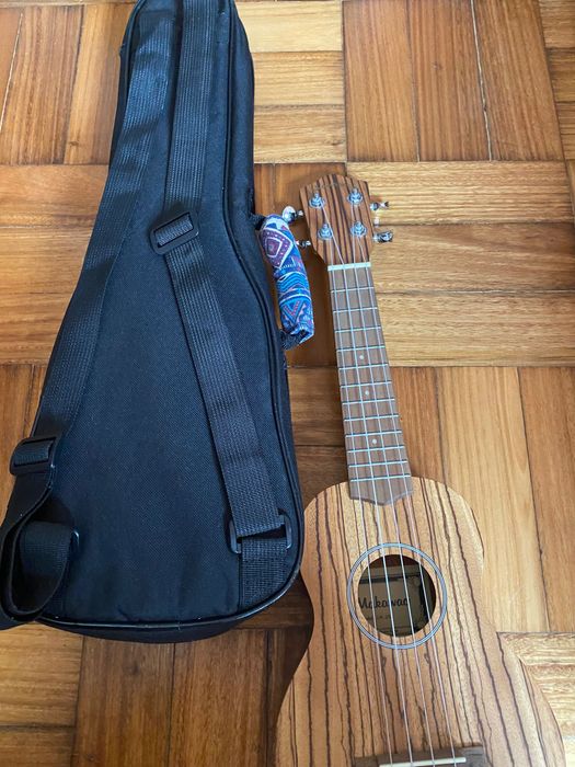 Ukelele +acessórios como novo