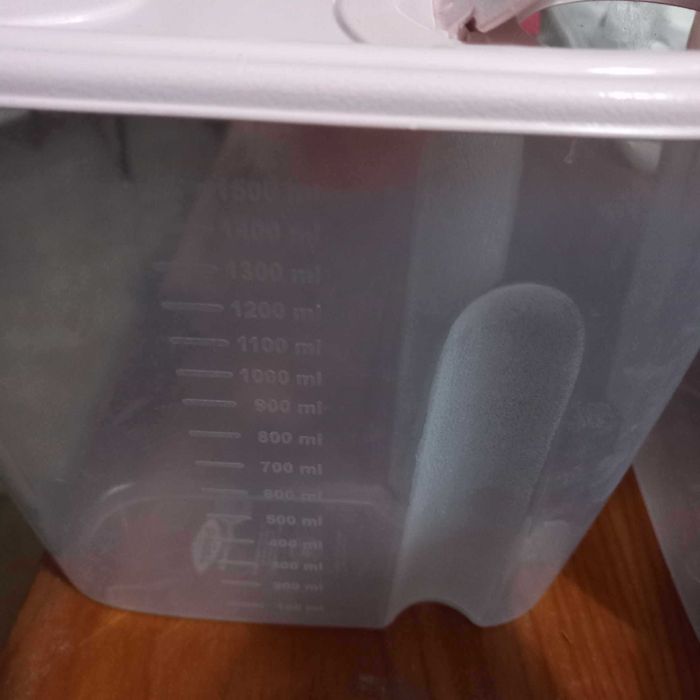 Pote de plástico empilhável com medidor NOVO