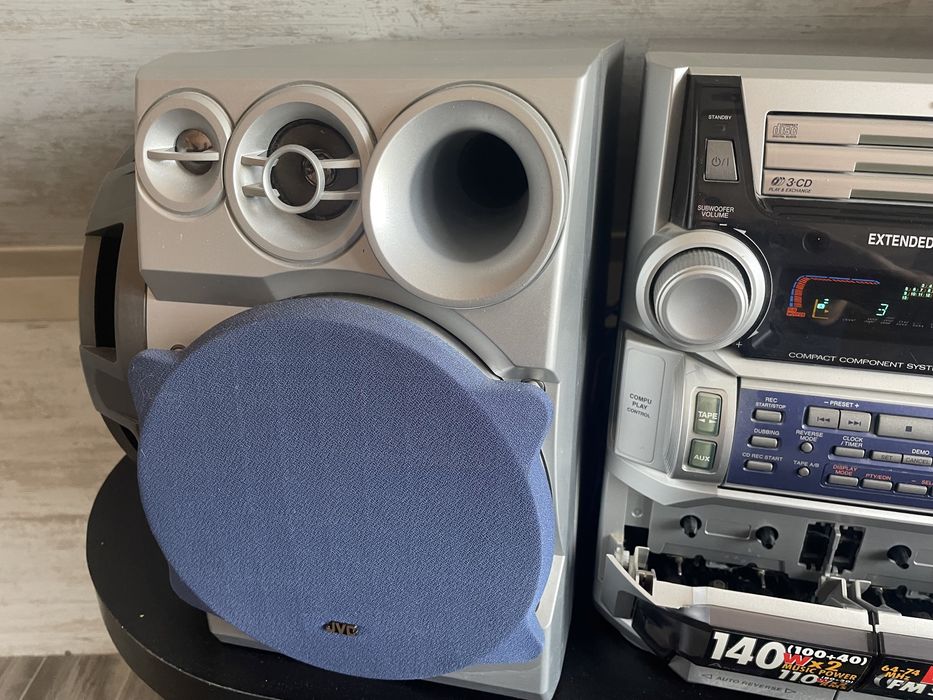 Продам музыкальный центр JVC в рабочем состоянии