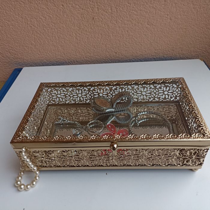 Caixa guarda jóias vintage em vidro e metal dourado