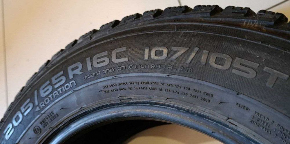 Пара шин б/у 205/65R16C 107/105T Nokian WRC3