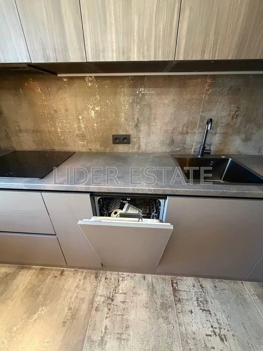 Продам 1,5 кімн. квартиру 43 м² у ЖК KRONA house, Ужгород, 9/9 пов. Забронюй зараз!