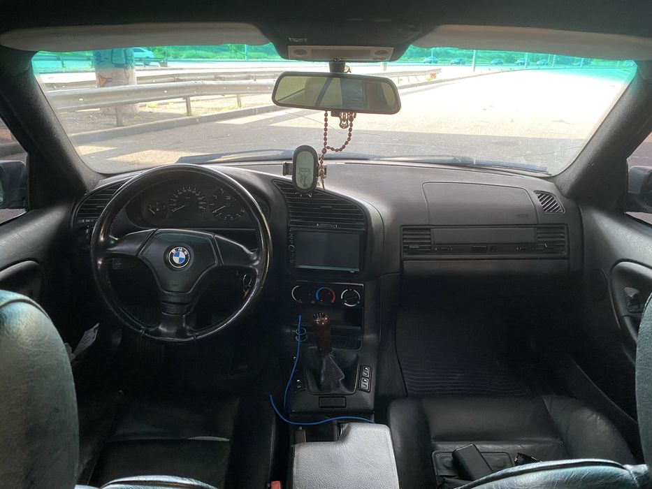 BMW E 36 мотор 1.6 бензин
