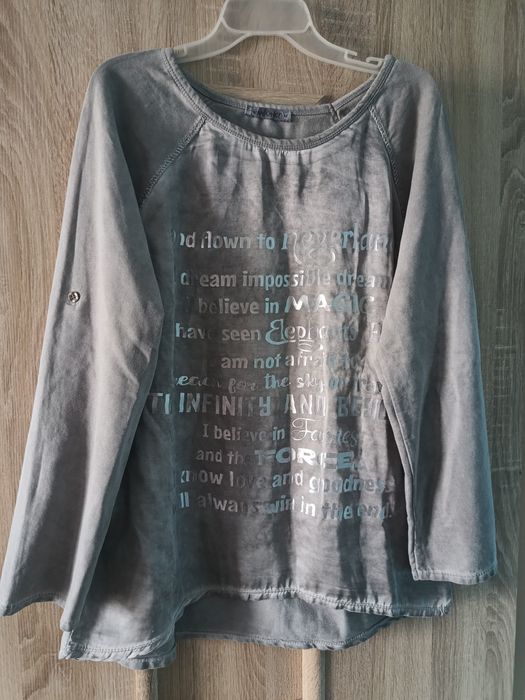 Bluzka szara z połyskującymi napisami