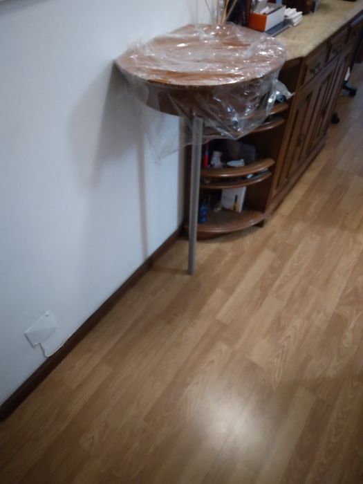 Móvel simples usado para hall de entrada pequeno