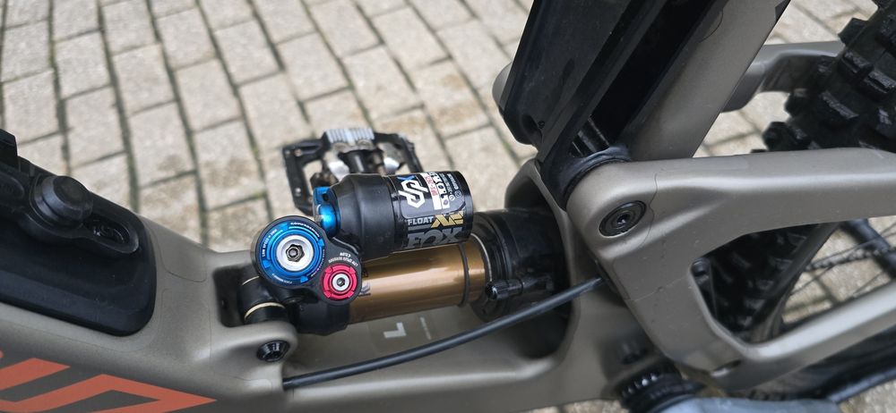 Santa Cruz Megatower V2 - Tamanho L