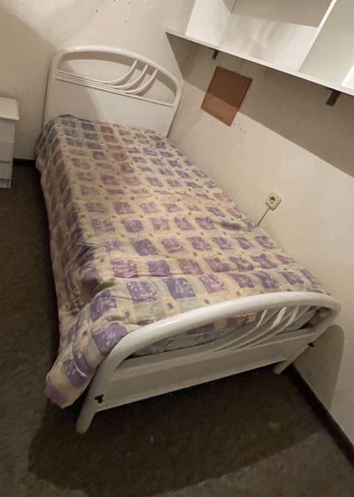 Cama e Secretária