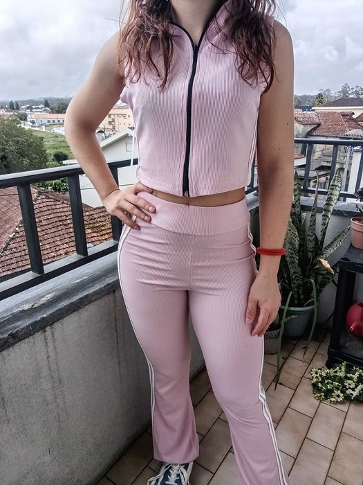 Fato treino rosa moderno tendencia