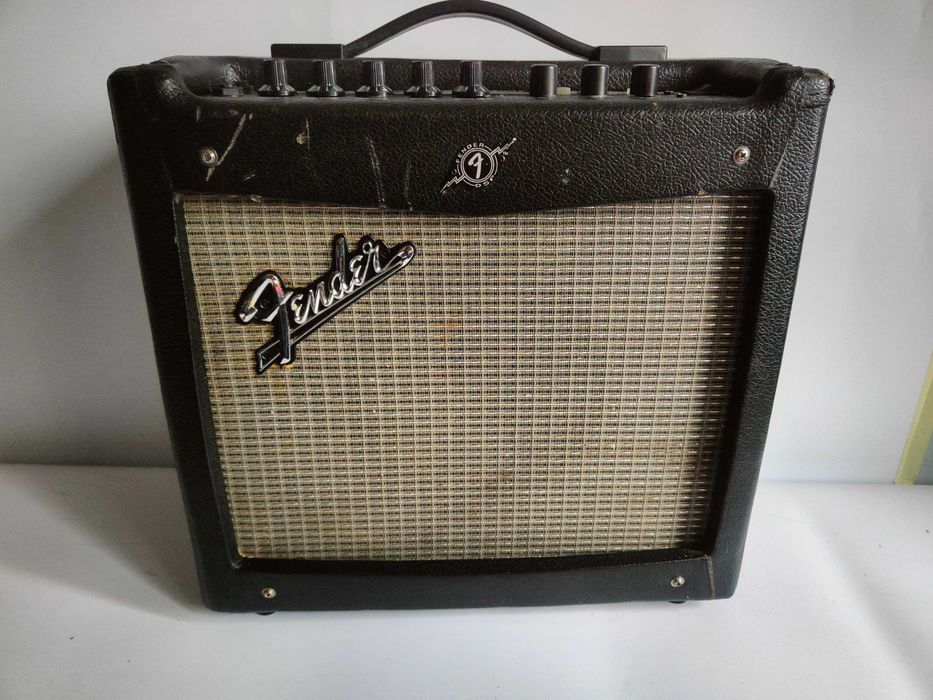 Fender Mustang I V2 wzmacniacz combo gitarowe w złym stanie uszkodzone