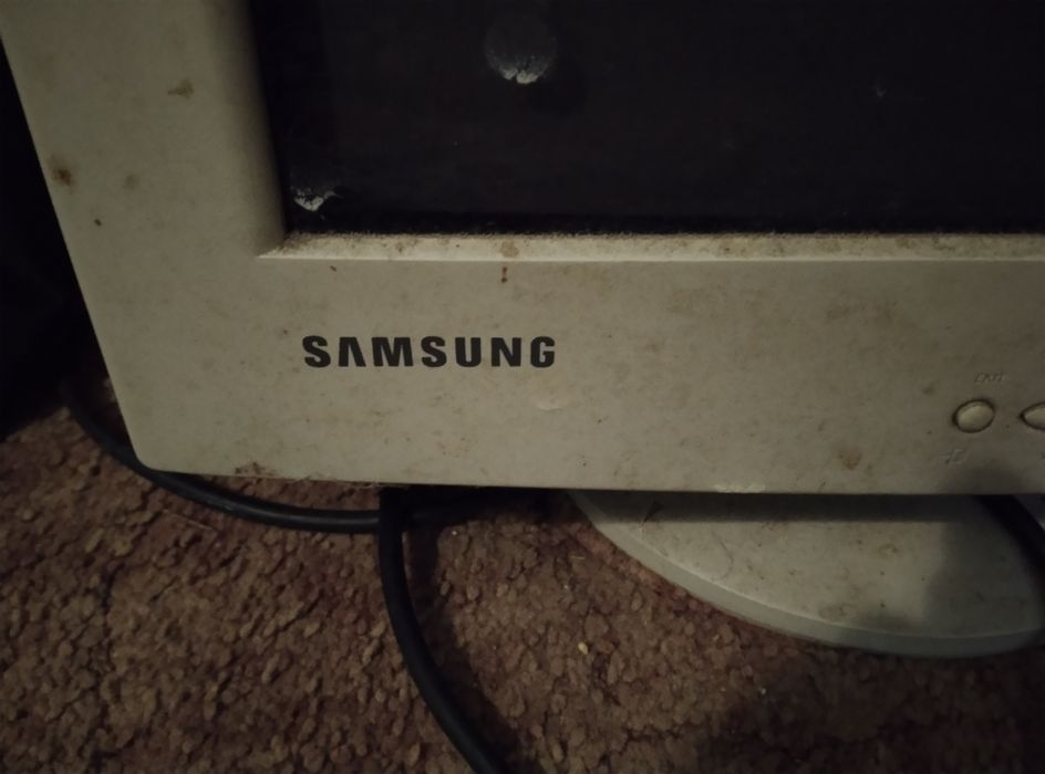 Монітор 17дюймів Samsung