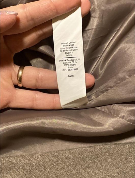 Ідеальне базове коричневе пальто