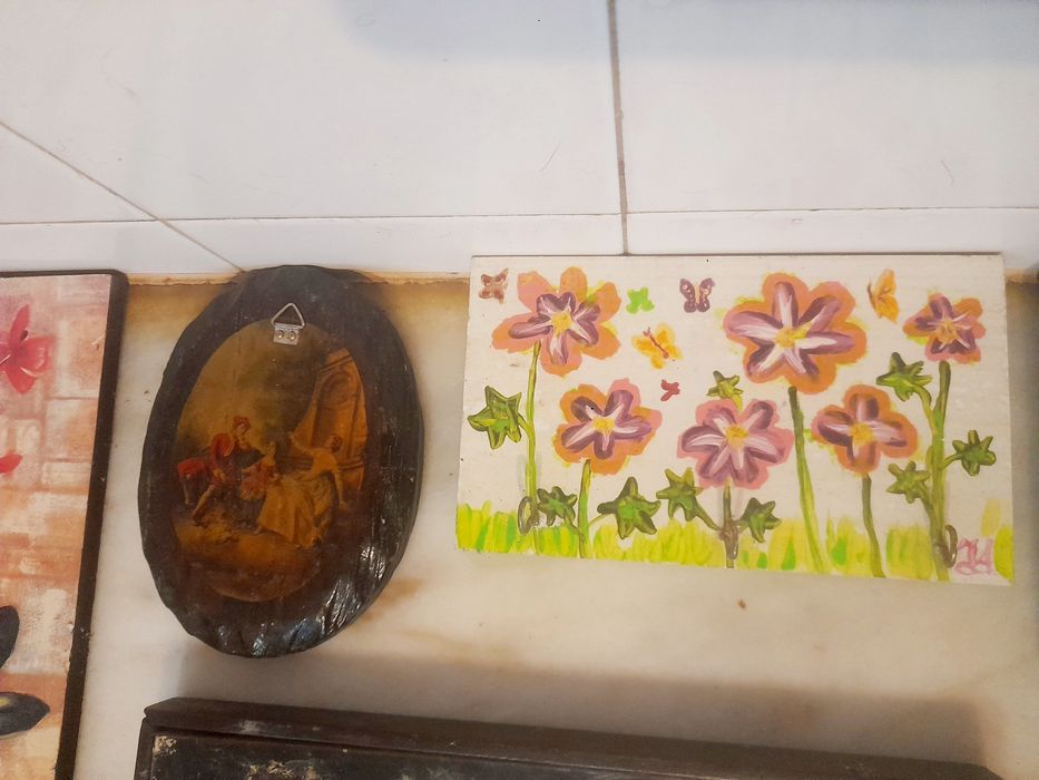 Set of Frames and Decorative Items444209804063559687