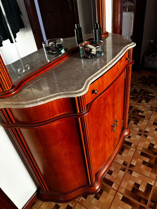 Móvel de entrada em excelente estado